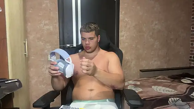 Snapshot of MusclePhantom chatting on 05-28-26, 07:55 MusclePhantom online show from 05-28-26, 07:55
