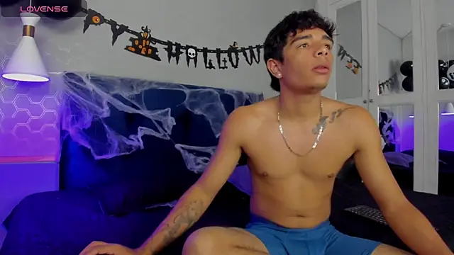 Snapshot of CuteButHarder chatting on 10-15-25, 11:54 CuteButHarder online show from 10-15-25, 11:54