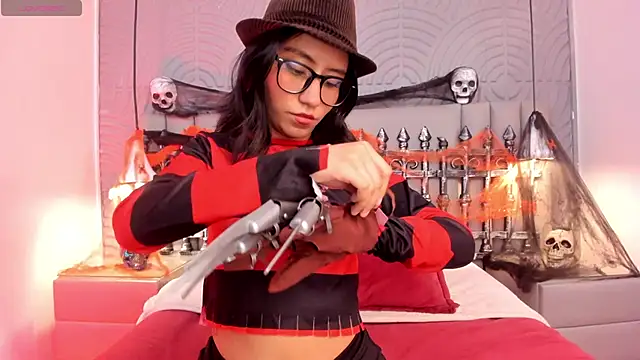 Snapshot of eviegothel_ chatting on 10-31-25, 08:32 eviegothel online show from 10-31-25, 08:32