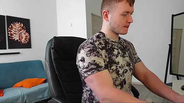 Richard Dullas online show from 04-23-26, 01:13