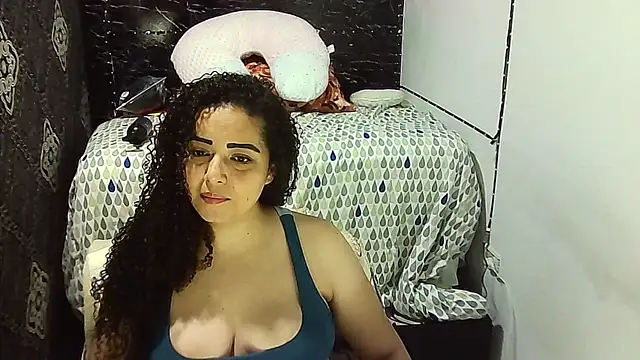 Snapshot of _naughty_milf chatting on 10-27-25, 01:31 naughty milf online show from 10-27-25, 01:31