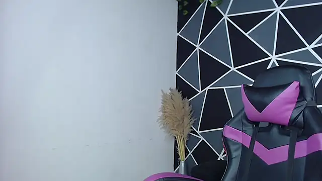 Snapshot of karol_the_warrior chatting on 10-05-25, 07:23 karol the warrior online show from 10-05-25, 07:23