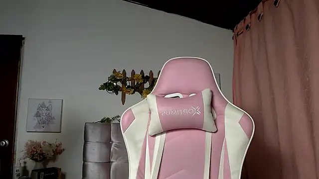 SophiaaLee online show from 04-15-26, 11:38