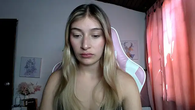 SophiaaLee online show from 04-26-26, 06:05