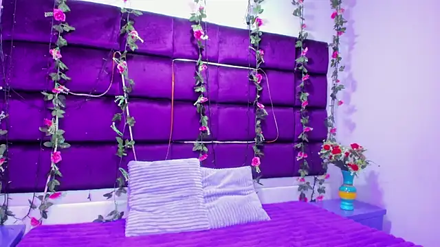 Nanis James online show from 04-19-26, 02:55