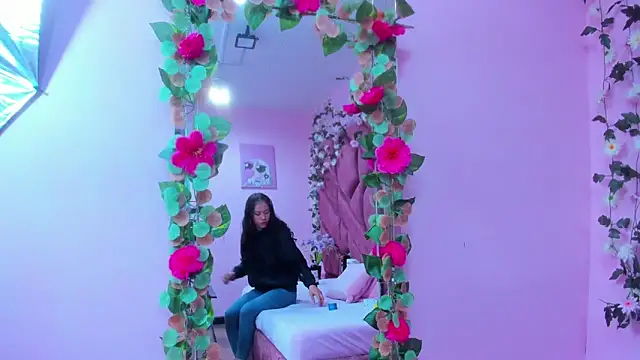 Nanis James online show from 04-24-26, 03:09