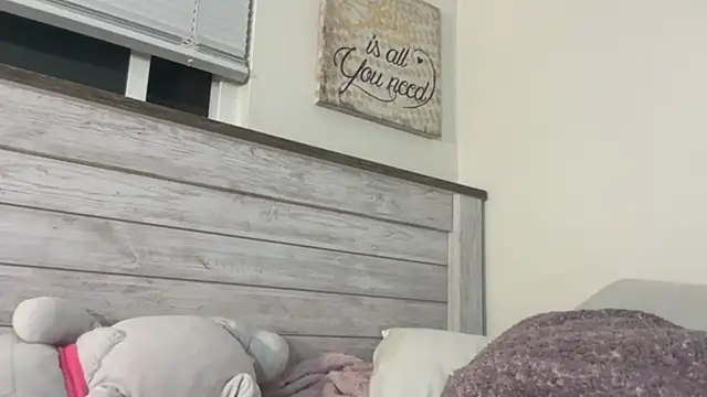 Julietserenity online show from 10-15-25, 07:52