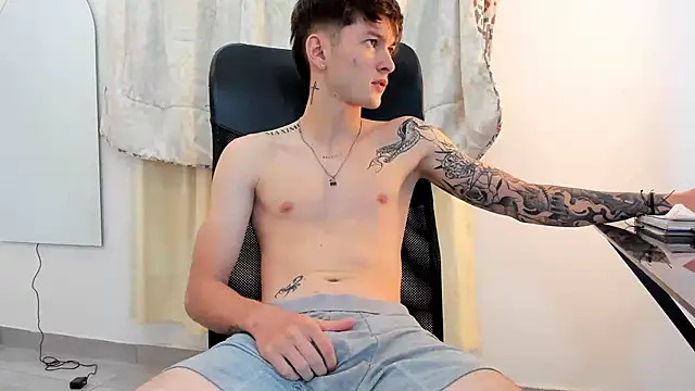 Snapshot of jake_kylee chatting on 11-11-25, 01:38 jake kylee online show from 11-11-25, 01:38