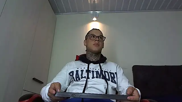 Snapshot of jordan_422 chatting on 05-09-26, 02:39 jordan 422 online show from 05-09-26, 02:39