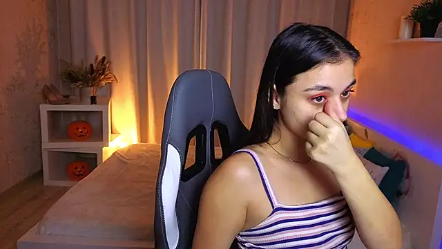 Leila Hefner online show from 11-21-25, 03:16