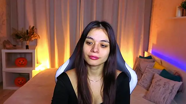 Leila Hefner online show from 11-22-25, 02:32