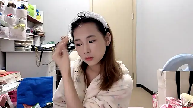 Snapshot of Ann-cookie chatting on 05-14-26, 03:19 Ann-cookie online show from 05-14-26, 03:19