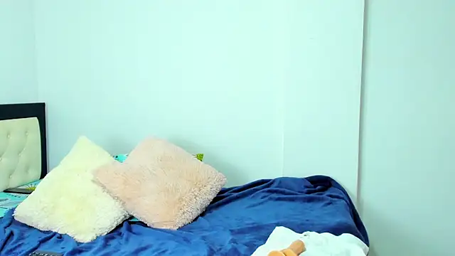 Snapshot of Isabella_Holsenn chatting on 09-21-25, 09:38 Isabella Holsenn online show from 09-21-25, 09:38