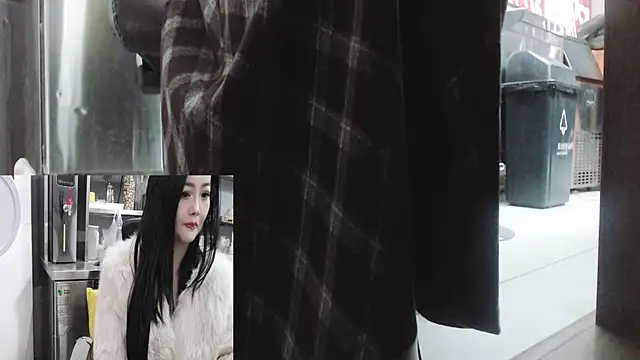 Eileen-L online show from 12-04-25, 03:27