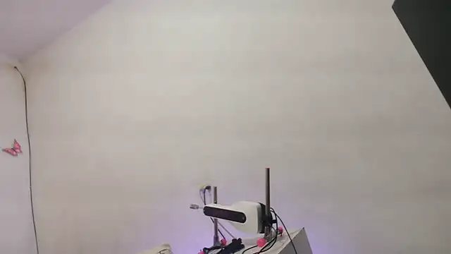 Snapshot of yhazan_blake88 chatting on 10-21-25, 06:19 yhazan blake88 online show from 10-21-25, 06:19