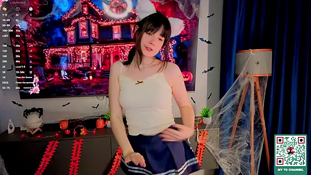 Honeey Beee online show from 10-29-25, 05:36