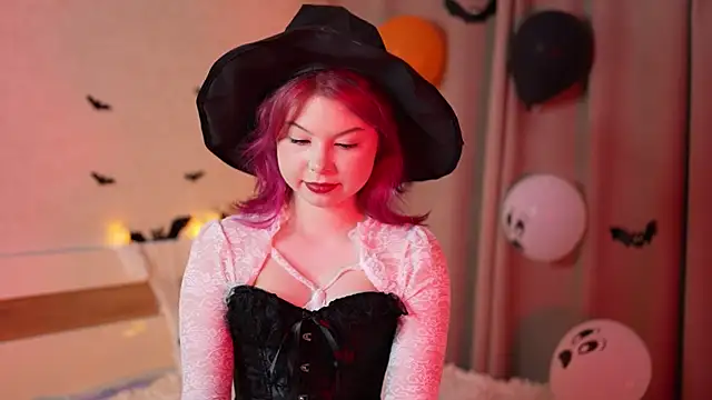 Snapshot of Stella_Vanila chatting on 10-28-25, 12:03 Stella Vanila online show from 10-28-25, 12:03