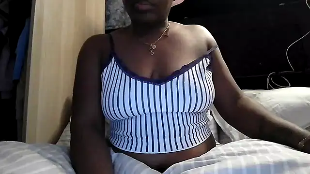 Snapshot of Curvy_AfricanQuinn chatting on 02-16-26, 09:33 Curvy AfricanQuinn online show from 02-16-26, 09:33