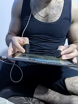 Snapshot of yazin199 chatting on 10-29-25, 07:59 yazin199 online show from 10-29-25, 07:59