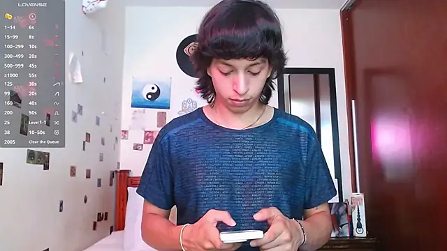 Snapshot of DannyPhantom555 chatting on 10-22-25, 04:51 DannyPhantom555 online show from 10-22-25, 04:51