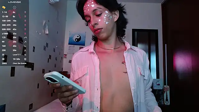 Snapshot of DannyPhantom555 chatting on 10-29-25, 06:53 DannyPhantom555 online show from 10-29-25, 06:53