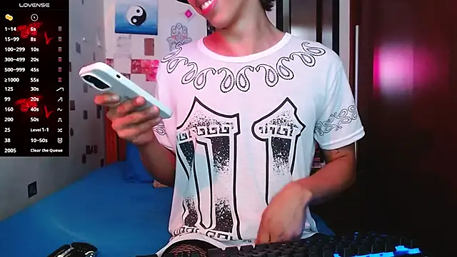 Snapshot of DannyPhantom555 chatting on 11-28-25, 06:32 DannyPhantom555 online show from 11-28-25, 06:32