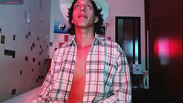 Snapshot of DannyPhantom555 chatting on 12-01-25, 07:41 DannyPhantom555 online show from 12-01-25, 07:41