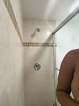 Snapshot of LuckyKhloe chatting on 05-08-26, 02:44 LuckyKhloe online show from 05-08-26, 02:44