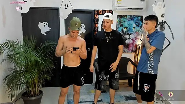 Snapshot of Playhardsex_ chatting on 10-05-25, 11:02 Playhardsex  online show from 10-05-25, 11:02