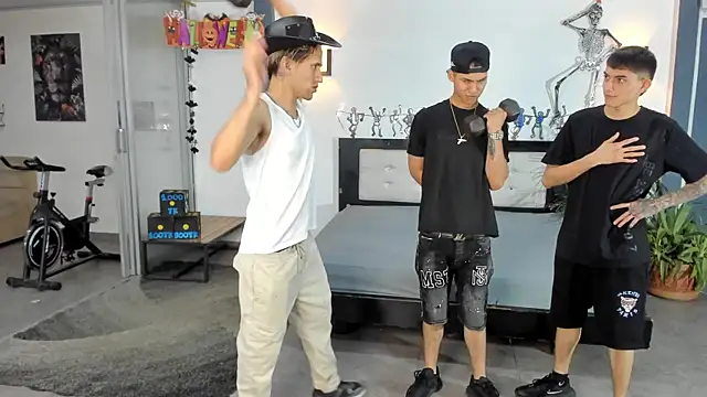 Snapshot of Playhardsex_ chatting on 10-11-25, 10:52 Playhardsex  online show from 10-11-25, 10:52