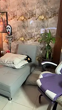 hannachris- online show from 10-26-25, 01:33