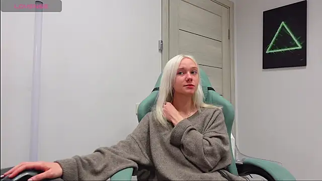 Laura Chaplin online show from 09-28-25, 05:46