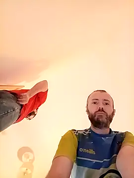 Snapshot of Big_Bi_Cub chatting on 10-17-25, 06:16 Big Bi Cub online show from 10-17-25, 06:16