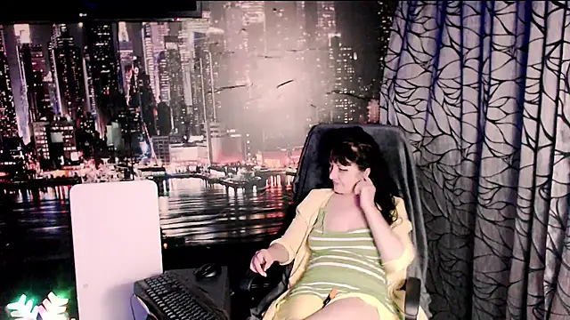 AMOURSWEET2025 online show from 04-17-26, 05:49