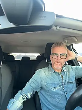 Snapshot of Axl_hot chatting on 09-20-25, 07:42 Axl hot online show from 09-20-25, 07:42