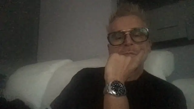 Snapshot of Axl_hot chatting on 09-25-25, 04:43 Axl hot online show from 09-25-25, 04:43