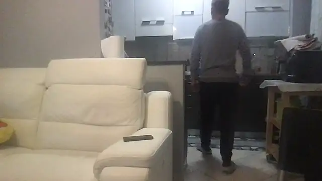 Snapshot of Axl_hot chatting on 10-24-25, 08:05 Axl hot online show from 10-24-25, 08:05