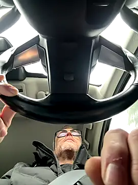 Snapshot of Axl_hot chatting on 12-20-25, 08:43 Axl hot online show from 12-20-25, 08:43