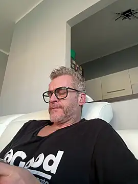 Axl hot online show from 02-18-26, 11:17