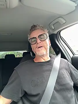 Axl hot online show from 06-06-26, 07:24