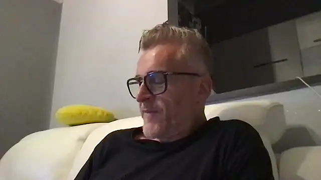 Axl hot online show from 06-10-26, 07:46