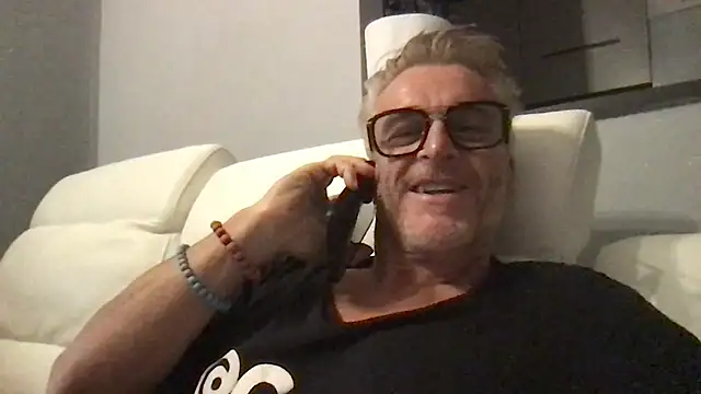 Axl hot online show from 07-31-26, 07:24