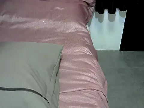 CREAMY BANANA online show from 12-16-25, 11:32