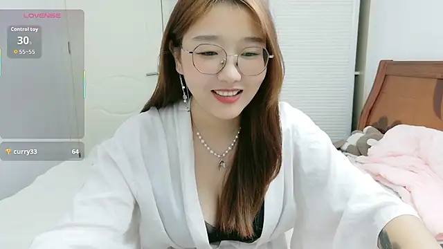 Snapshot of sisi-maiden chatting on 10-07-25, 01:08 sisi-maiden online show from 10-07-25, 01:08