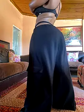 Snapshot of Rowene chatting on 09-30-25, 11:37 Rowene online show from 09-30-25, 11:37