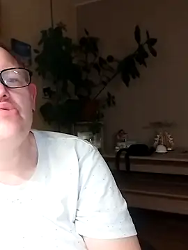 Snapshot of GordianWhirling chatting on 12-04-25, 03:16 GordianWhirling online show from 12-04-25, 03:16