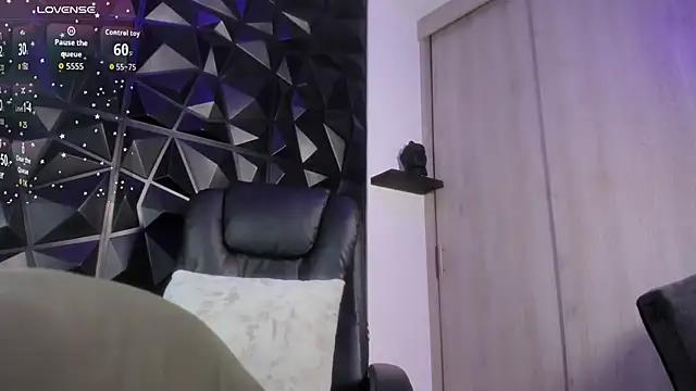 OstinDaniels online show from 10-24-25, 05:59