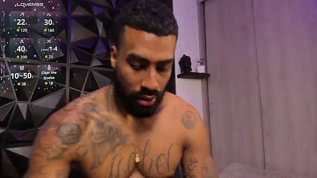 Snapshot of OstinDaniels chatting on 05-19-26, 11:33 OstinDaniels online show from 05-19-26, 11:33