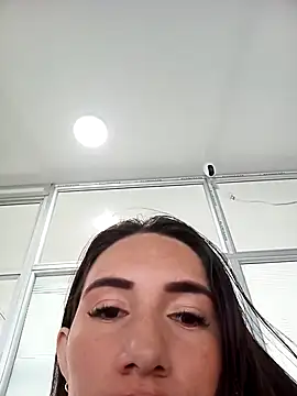 Snapshot of xxx_Alice_ chatting on 10-13-25, 12:05 xxx Alice  online show from 10-13-25, 12:05