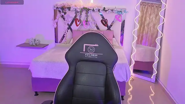 ZURY TAY online show from 10-16-25, 11:33